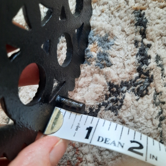 John Wright cast iron round trivet. - Picture 6 of 7